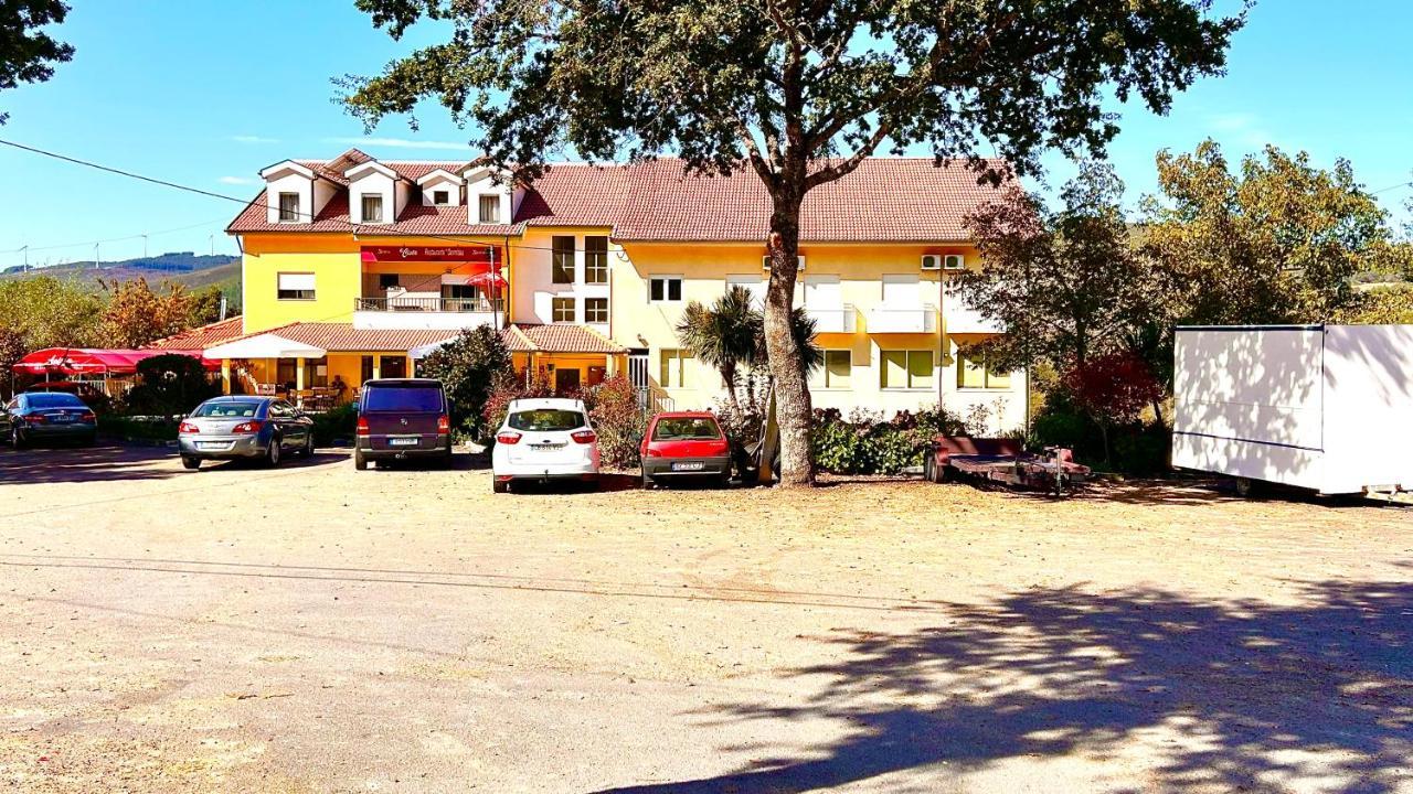 Hotel Residencial A Cista à Vila da Ponte Extérieur photo